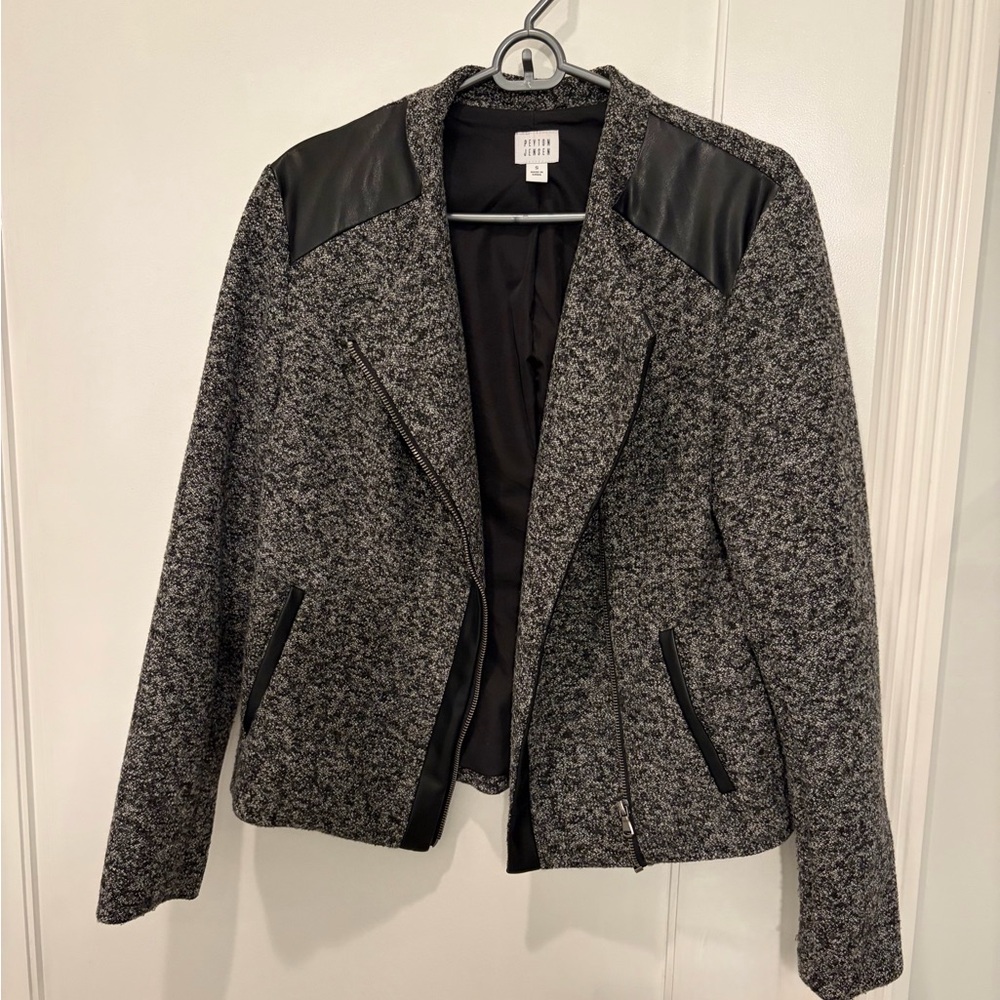 Peyton Jensen Tweed Blazer (Black and Gray) 

Lightly worn Size S